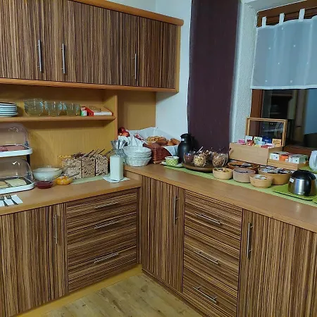 לינה וארוחת בוקר Haus Felsneck 4*