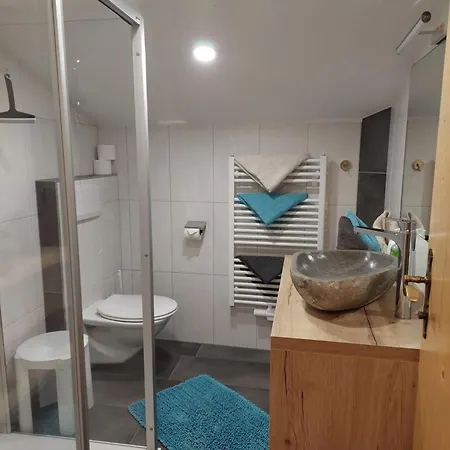 לינה וארוחת בוקר Haus Felsneck 4*
