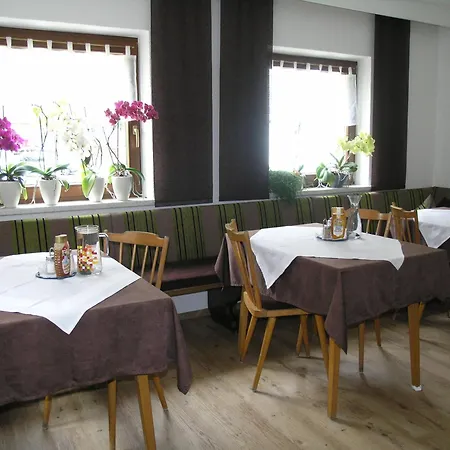לינה וארוחת בוקר Haus Felsneck