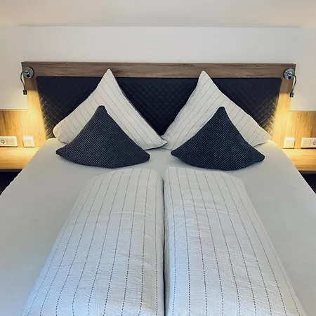 Haus Felsneck Bed & Breakfast 3*