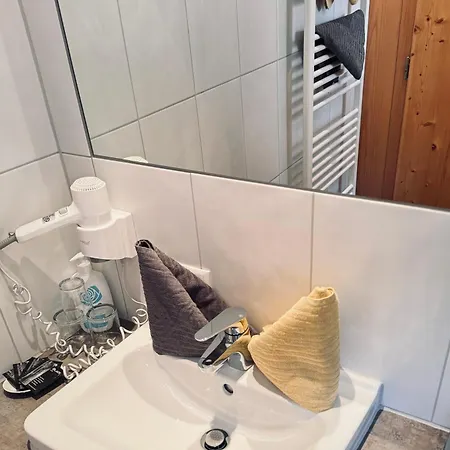 לינה וארוחת בוקר Haus Felsneck 4*