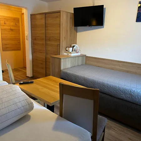 Haus Felsneck Bed and breakfast Sölden