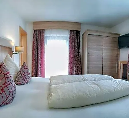 Haus Felsneck Bed & Breakfast Sölden