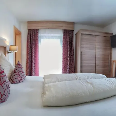 Haus Felsneck B&B 솔덴