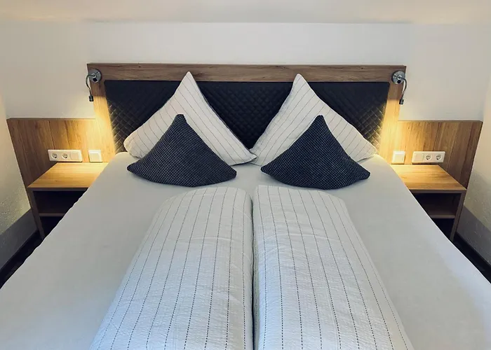 Haus Felsneck Bed & Breakfast 3*