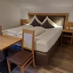Frühstückspension Haus Felsneck 3*